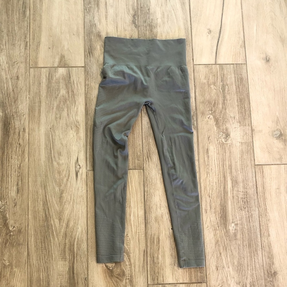 CNC Seamless Leggings NWOT